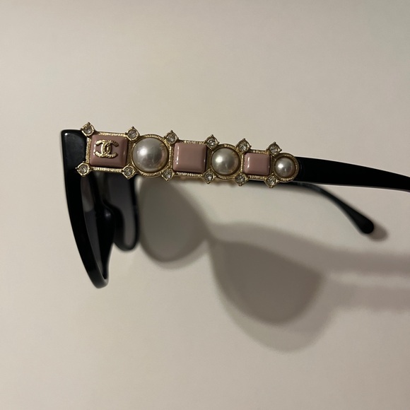 CHANEL Crystal Pearl Cat Eye Polarized Sunglasses - Picture 5 of 15